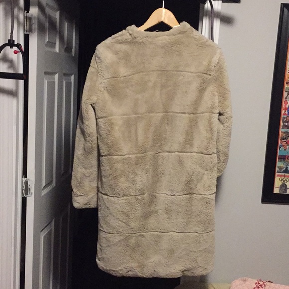 A  Mango NWNT faux fur   beige coat - Picture 6 of 6